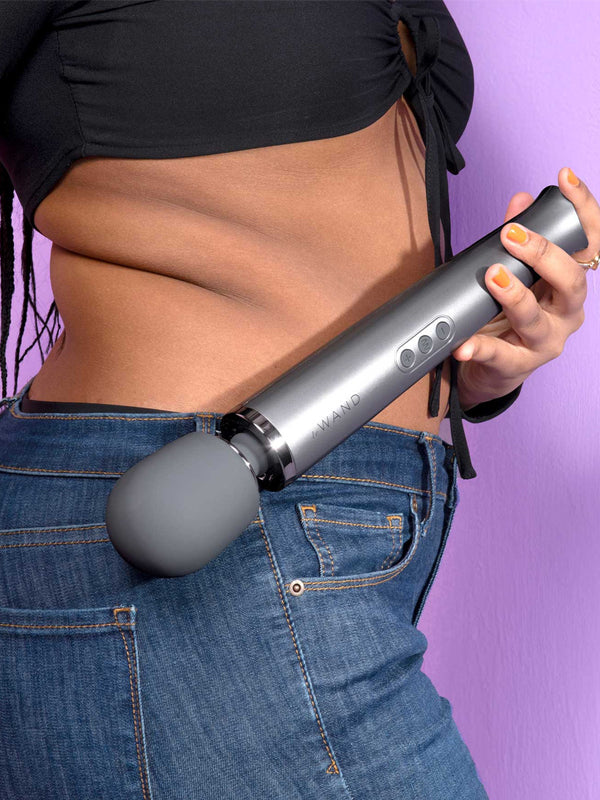 Le Wand Rechargeable Body Massager Grey