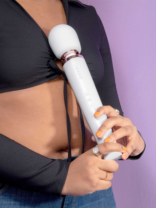 Le Wand Rechargeable Body Massager Pearl White