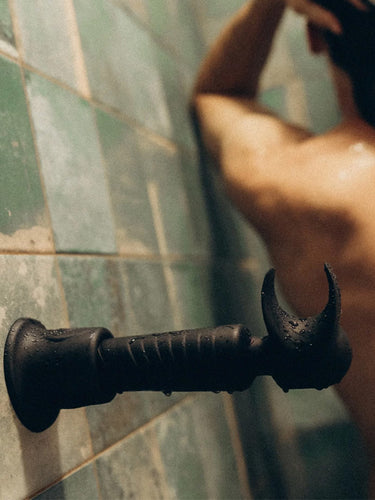 Manwan Man.Wand Evo Vibrating Stimulator Black Plum